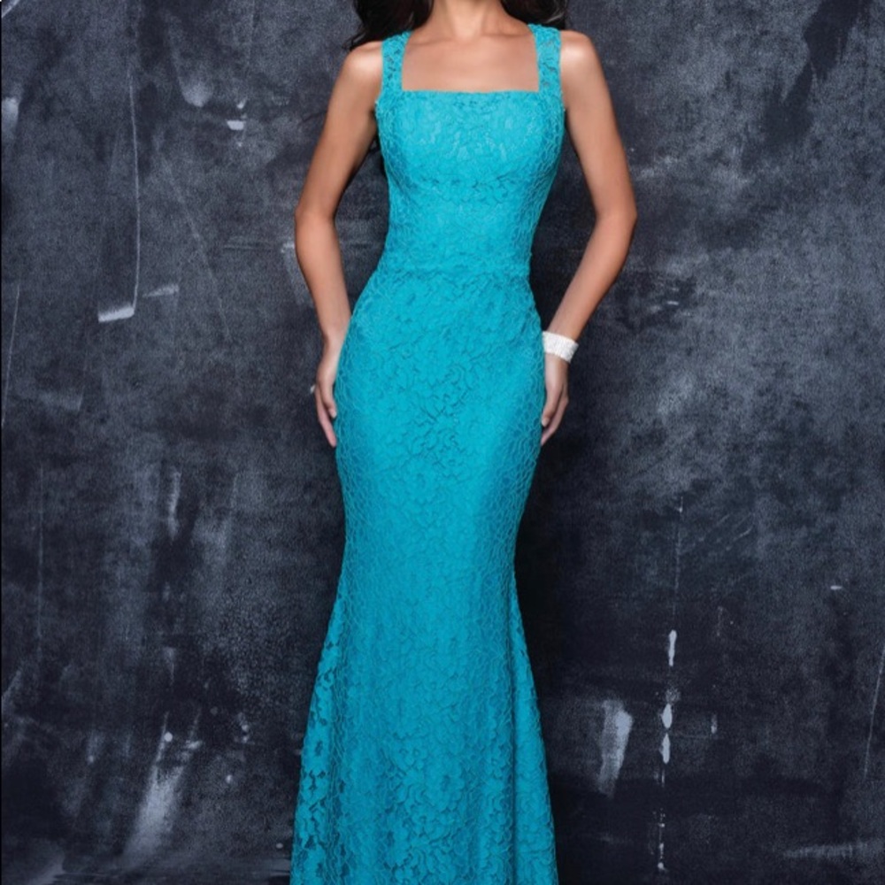 Absolutely Stunning!!!!!!! Teal Lace Dress